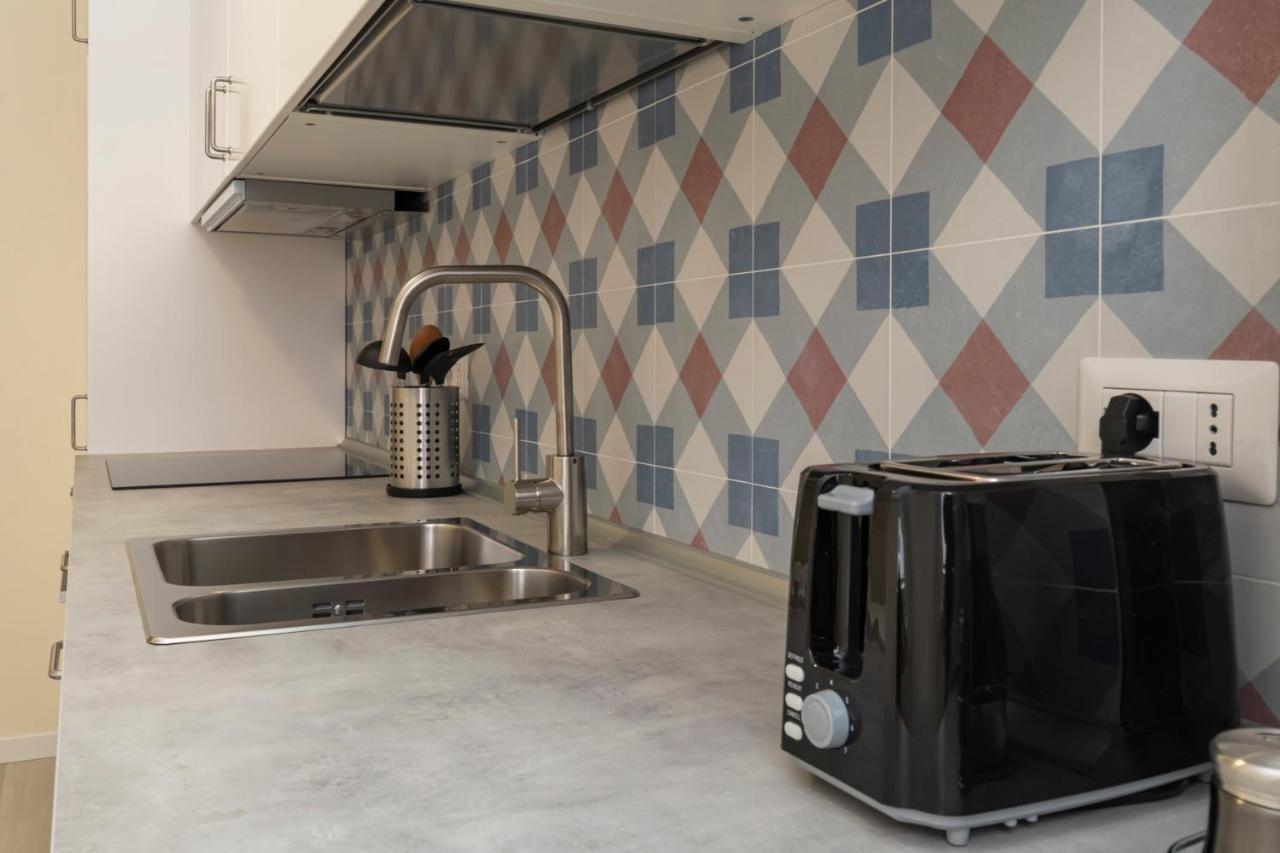 Joivy Modern 2Bed Flat With Balcony, 250M From M5 Foppa And M2 Sant'Agostino Apartment Милано Екстериор снимка