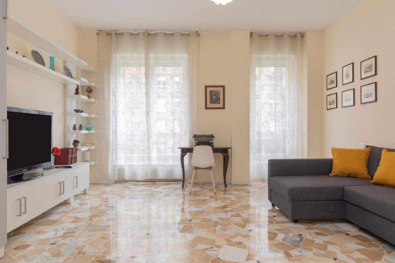 Joivy Modern 2Bed Flat With Balcony, 250M From M5 Foppa And M2 Sant'Agostino Apartment Милано Екстериор снимка