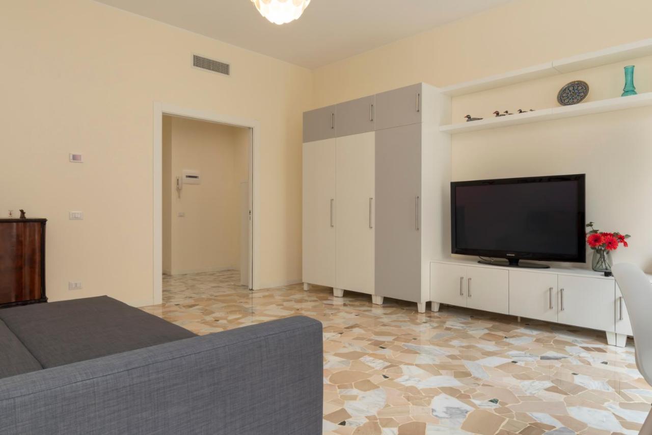 Joivy Modern 2Bed Flat With Balcony, 250M From M5 Foppa And M2 Sant'Agostino Apartment Милано Екстериор снимка